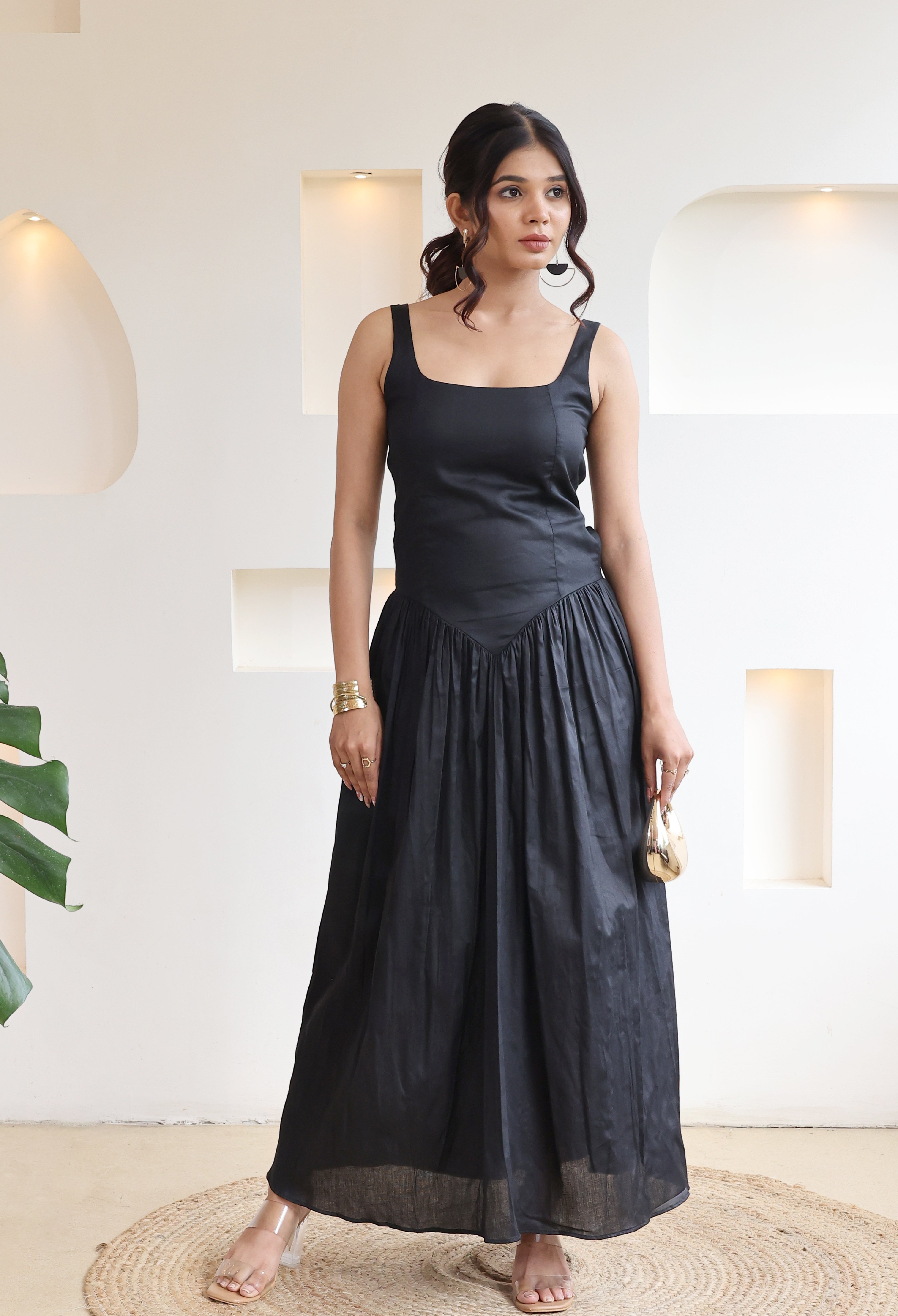 Noor – Back Cutout Dress